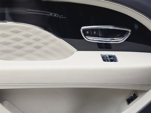 Used 2023 Bentley Bentayga Extended Wheelbase image 12