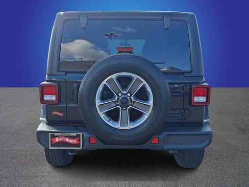 Used 2022 Jeep Wrangler Unlimited Sahara image 5