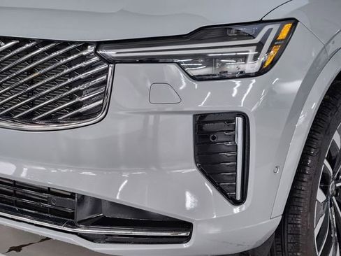 New 2025 Volvo XC90 T8 Plus w/ Protection Package Premier AWD/4WD image 12