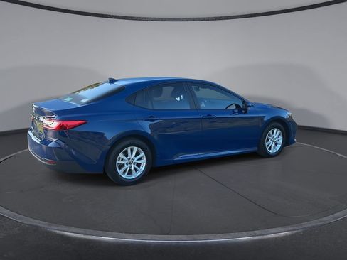 Used 2025 Toyota Camry LE FWD image 8