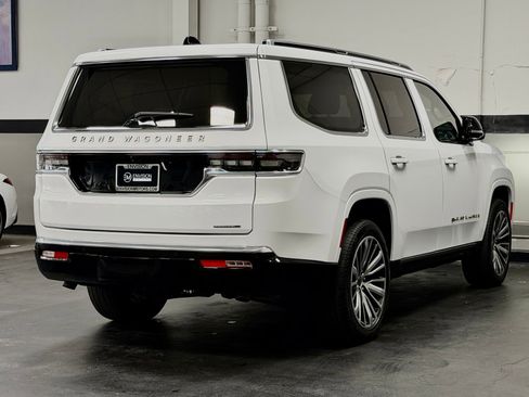 Used 2024 Jeep Grand Wagoneer Series III w/ Flexible Seating Group AWD/4WD image 12