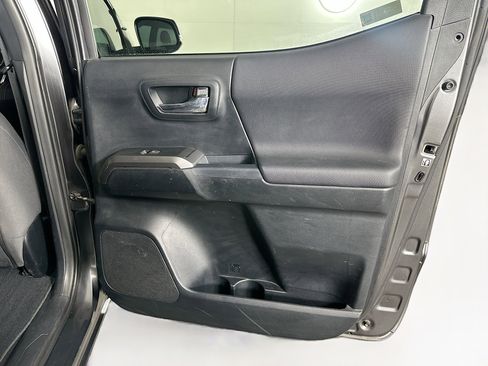 Used 2017 Toyota Tacoma TRD Off-Road image 28