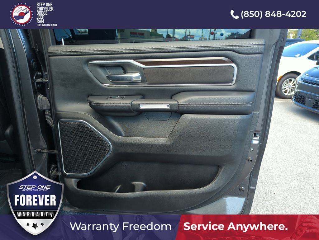 Used 2022 RAM 1500 Laramie AWD/4WD image 29