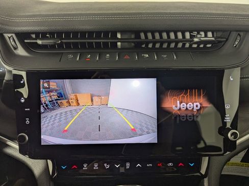 New 2026 Jeep Grand Cherokee Altitude image 8