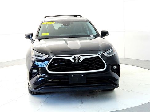 Certified 2024 Toyota Highlander XLE image 8