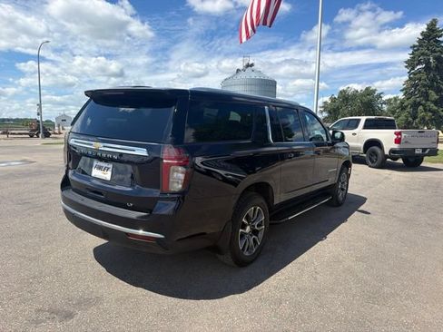 Used 2023 Chevrolet Suburban LT w/ Luxury Package AWD/4WD image 5