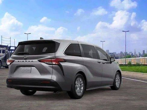 New 2026 Toyota Sienna LE AWD/4WD image 31