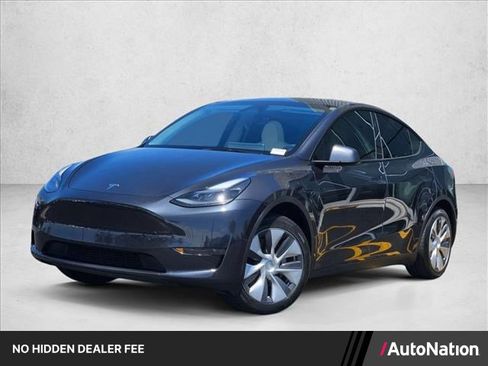 Used 2024 Tesla Model Y 2WD image 1