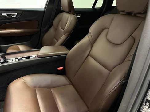 Used 2023 Volvo V60 B5 Cross Country Plus image 23
