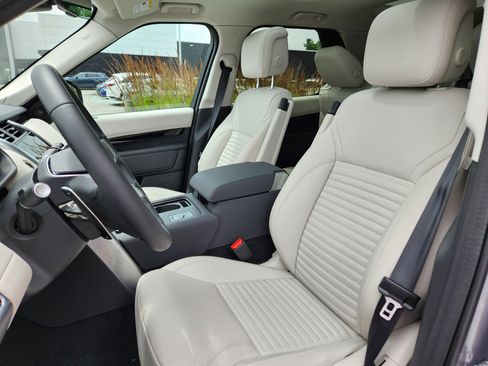 Certified 2024 Land Rover Discovery S image 11