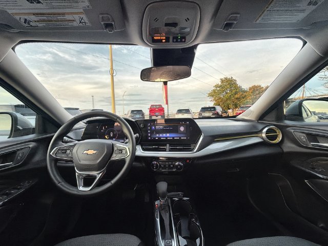 Used 2025 Chevrolet Trax LT w/ Driver Confidence Package FWD image 19