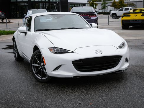 Used 2017 MAZDA MX-5 Miata RF Grand Touring image 2