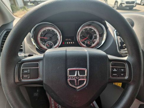 Used 2019 Dodge Grand Caravan SE FWD image 10