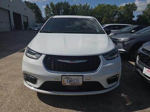 Used 2025 Chrysler Pacifica Select FWD image 7