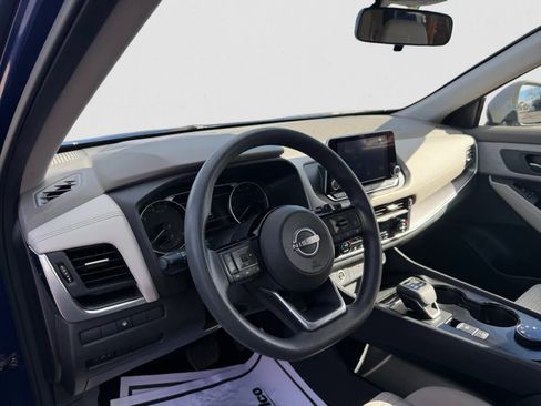 Used 2023 Nissan Rogue SV image 11