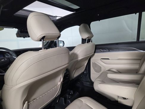 Certified 2025 Jeep Grand Cherokee L Limited w/ Luxury Tech Group II image 30