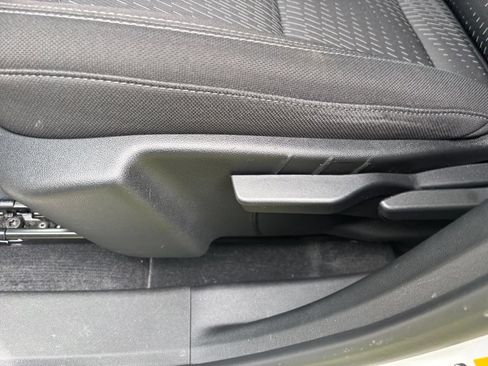 Used 2025 Chevrolet Equinox LT FWD image 19