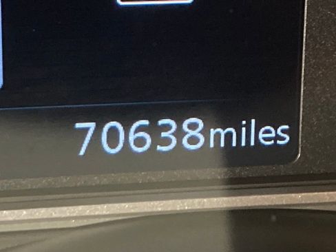 Used 2022 Nissan Versa SR w/ Trunk Package image 6