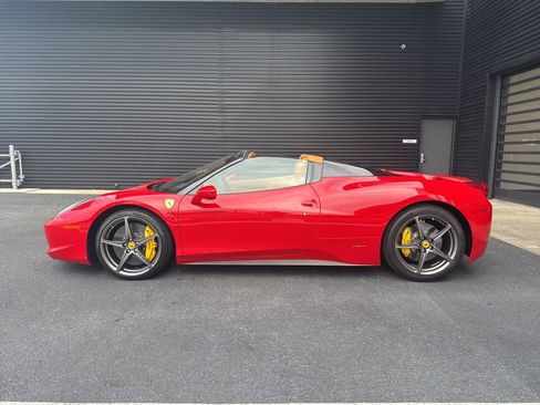 Used 2015 Ferrari 458 Spider RWD image 2