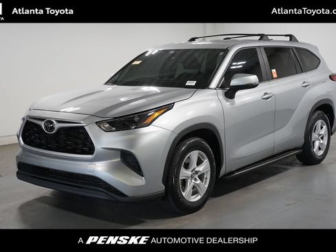 Used 2023 Toyota Highlander L FWD image 1