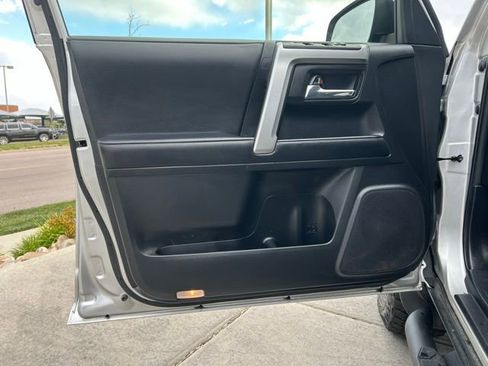 Used 2022 Toyota 4Runner SR5 Premium w/ Moonroof Package AWD/4WD image 18