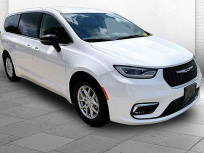 Used 2024 Chrysler Pacifica Touring-L