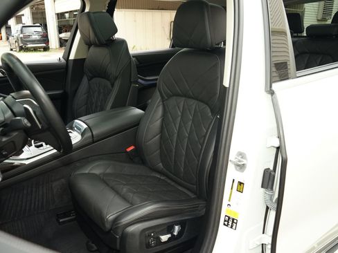 Used 2024 BMW X7 xDrive40i AWD/4WD image 9
