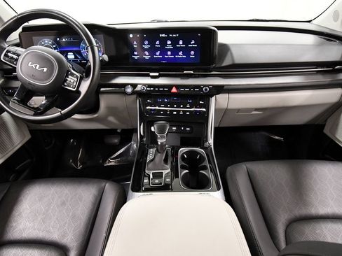 Certified 2023 Kia Carnival SX FWD image 3