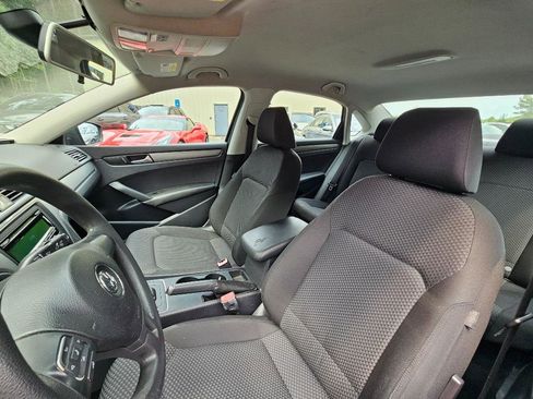 Used 2013 Volkswagen Passat S image 18