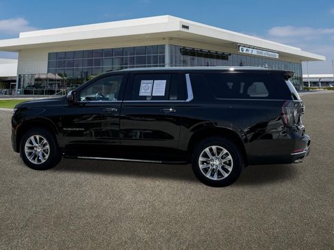 Used 2025 Chevrolet Suburban Premier RWD image 7