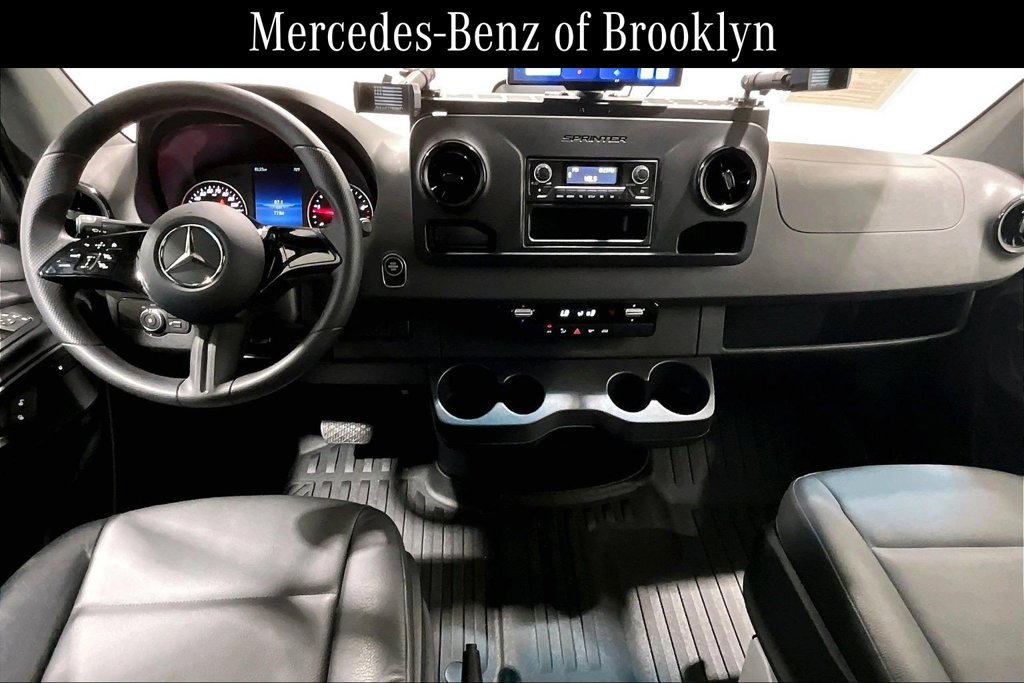 Used 2025 Mercedes-Benz Sprinter 2500 image 15