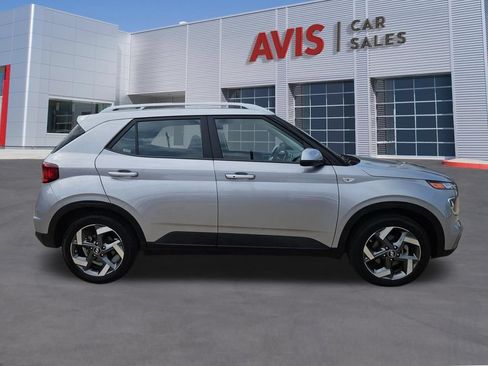 Used 2025 Hyundai Venue SEL FWD image 7