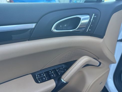 Used 2017 Porsche Cayenne image 10