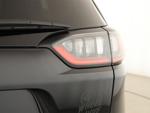 Used 2022 Jeep Cherokee Latitude w/ Sun & Sound Group image 30