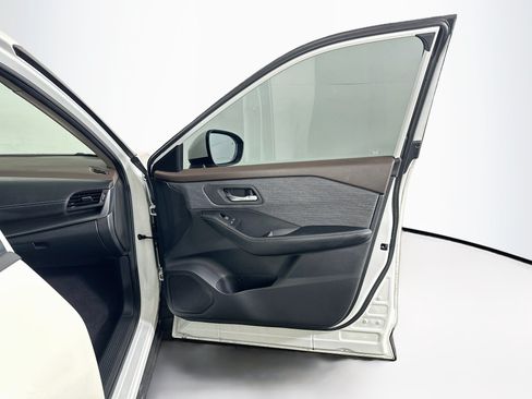 Used 2023 Nissan Rogue SV FWD image 30