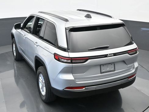 Used 2024 Jeep Grand Cherokee Laredo w/ Trailer Tow Package image 32