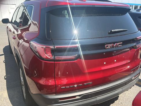 Used 2025 GMC Acadia Elevation w/ Elevation Premium Package AWD/4WD image 7