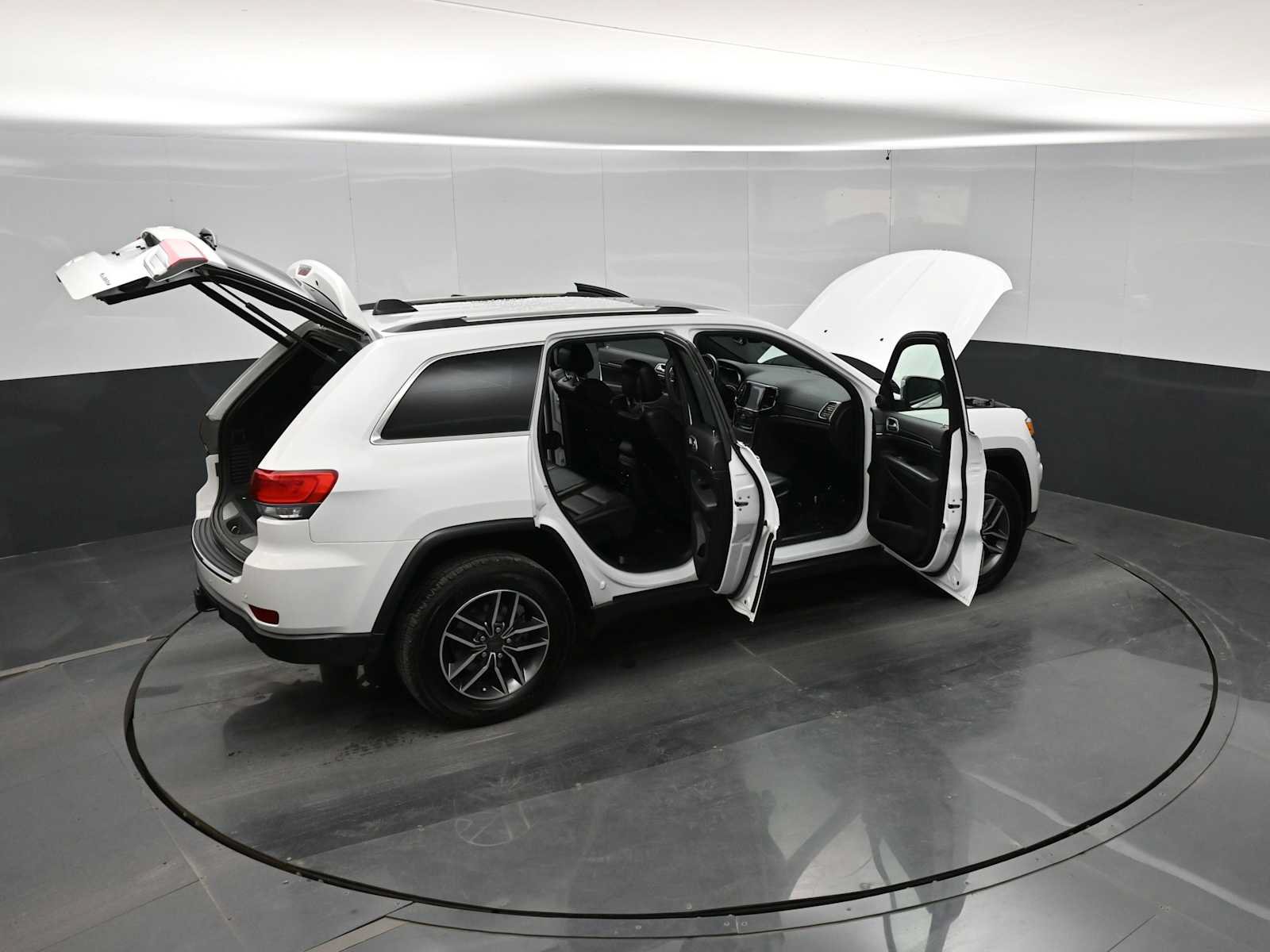 Used 2019 Jeep Grand Cherokee Limited w/ Trailer Tow Group IV AWD/4WD image 43