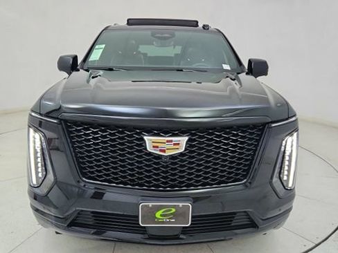 Used 2025 Cadillac Escalade Sport w/ Touring Package image 13