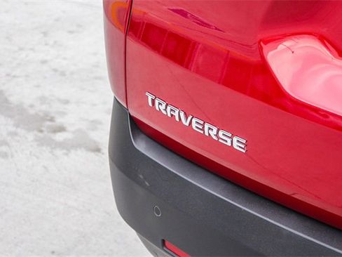 Used 2023 Chevrolet Traverse LT image 9