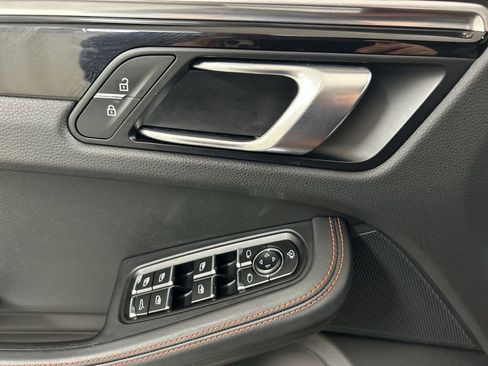 Certified 2023 Porsche Macan Turbo AWD/4WD image 11