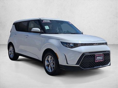 Used 2025 Kia Soul LX w/ LX Technology Package FWD image 3