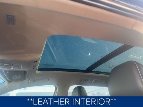 Used 2023 Volkswagen Taos SE w/ Panoramic Sunroof Package image 9