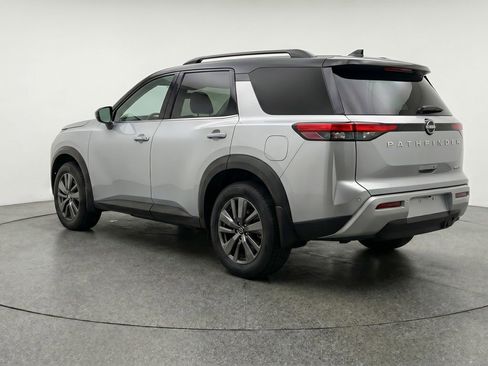 Used 2025 Nissan Pathfinder SV FWD image 6