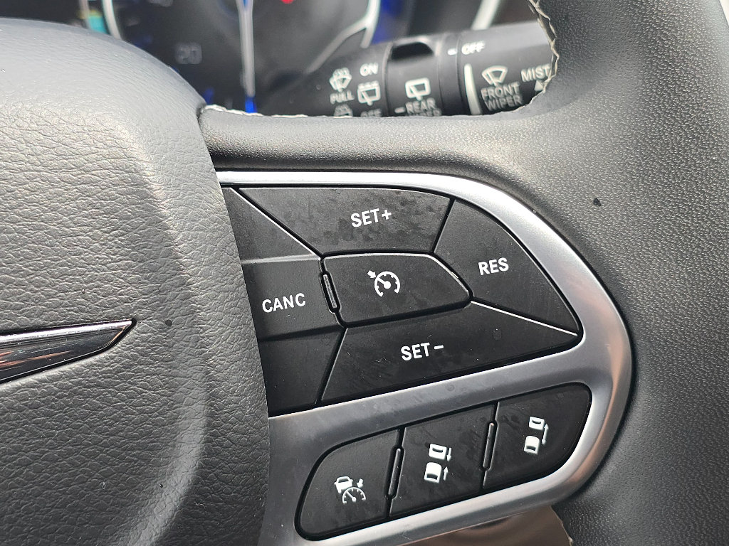 Used 2023 Chrysler Pacifica Touring-L AWD/4WD image 19