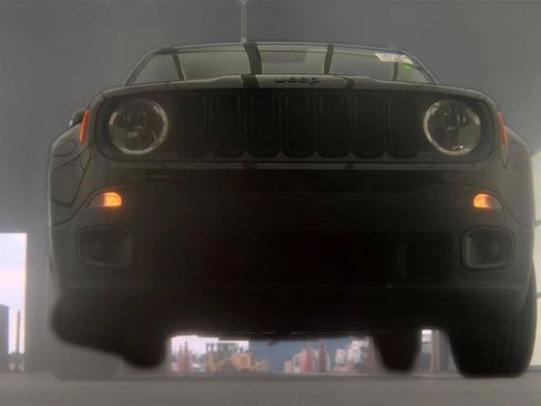 Used 2017 Jeep Renegade Altitude FWD image 3