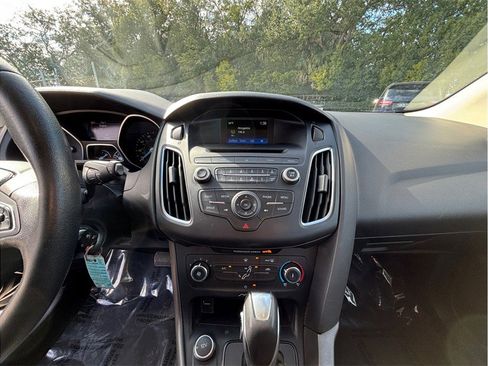 Used 2016 Ford Focus SE w/ Equipment Group 201A image 11