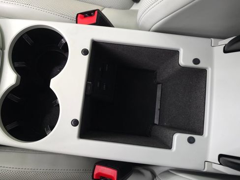 Used 2023 Porsche Macan image 50