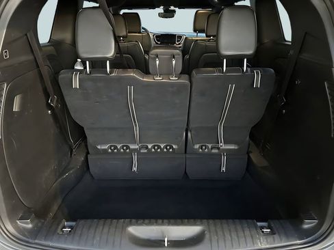 Used 2025 Chrysler Pacifica Select image 13