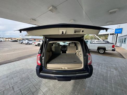 Used 2019 GMC Yukon Denali w/ Denali Ultimate Package image 9
